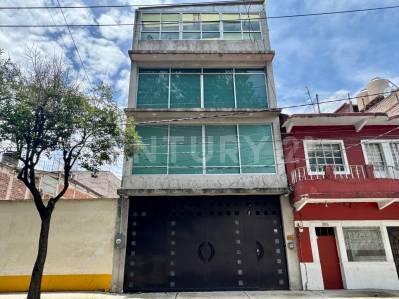 Edificio en Paulino Navarro — foto principal